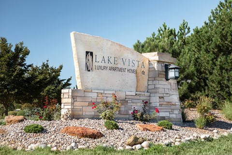 Lake Vista monument sign